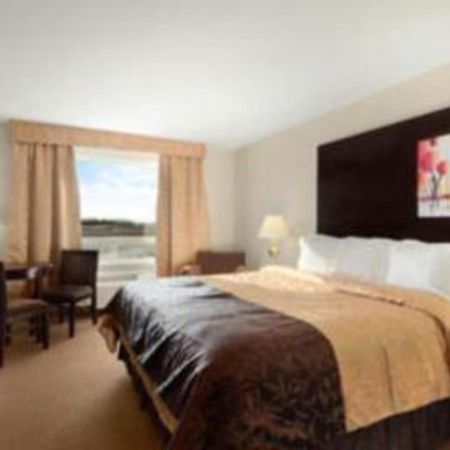 Super 8 By Wyndham Innisfail Buitenkant foto