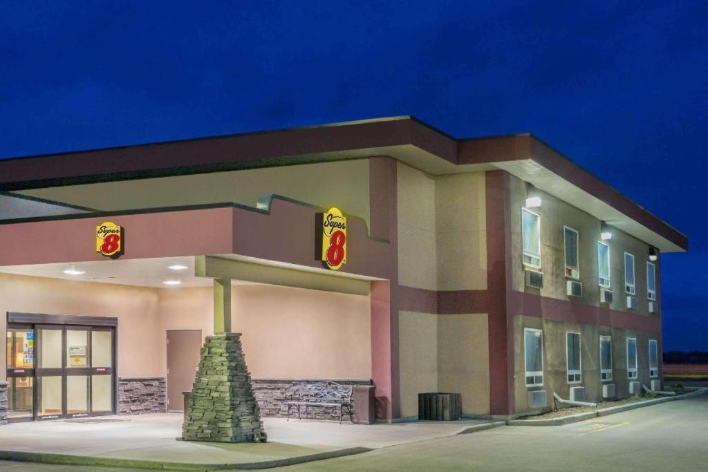Super 8 By Wyndham Innisfail Buitenkant foto