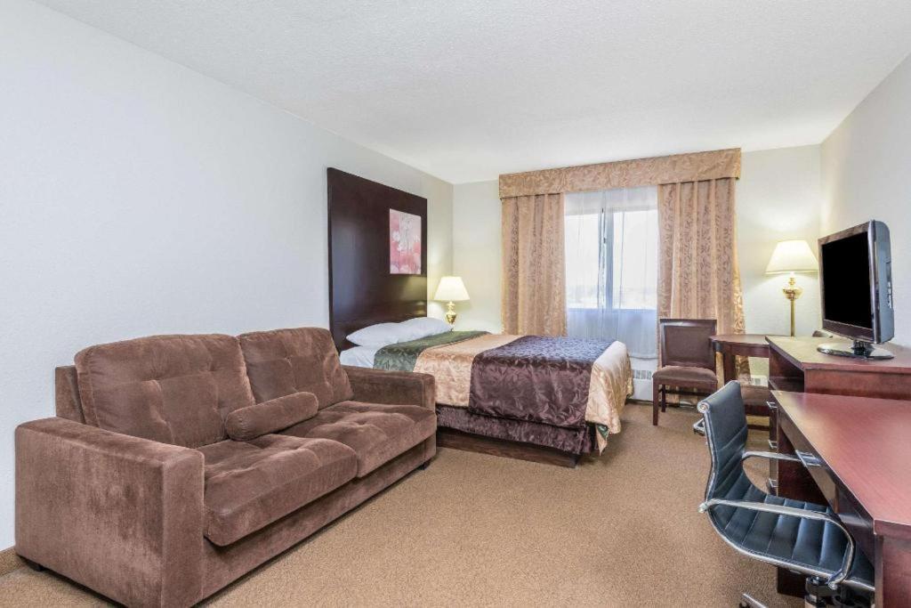 Super 8 By Wyndham Innisfail Buitenkant foto